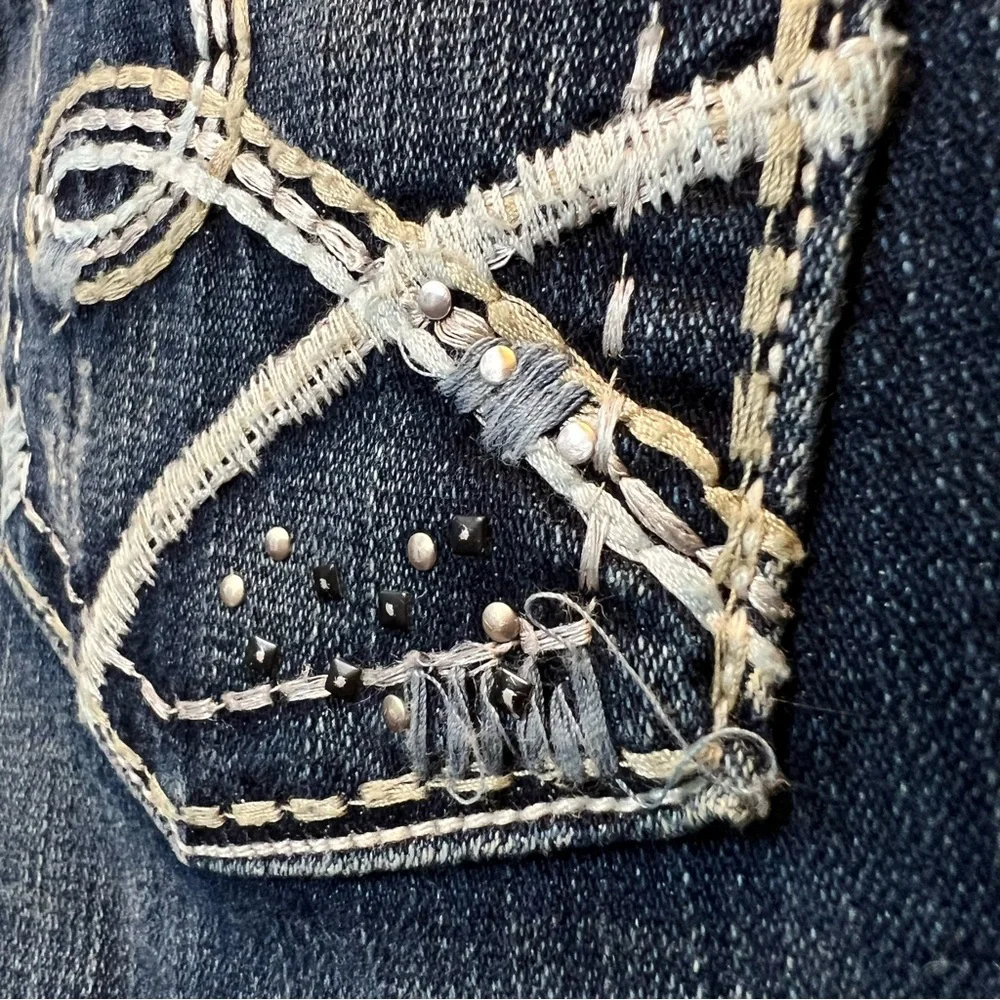BKE Denim Reese Stretch Siz 28 Capri Cropped Short Thick Stitching Western Bling
